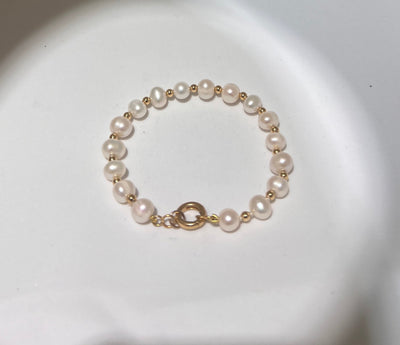 Bracelet perle : signification et symbolique d’un bijou intemporel