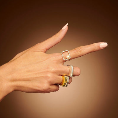 Bague or blanc : l’élégance intemporelle au bout des doigts
