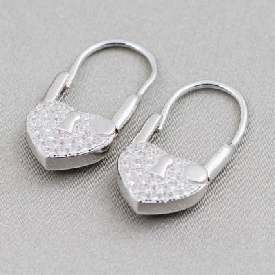 Boucles d’Oreilles Cœur : Un Bijou Romantique et Tendance à Offrir ou à S’offrir
