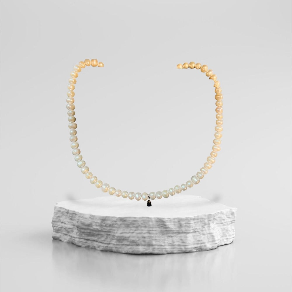 Collier Perla Création en Saphir Diamant et perles d'eau douce.