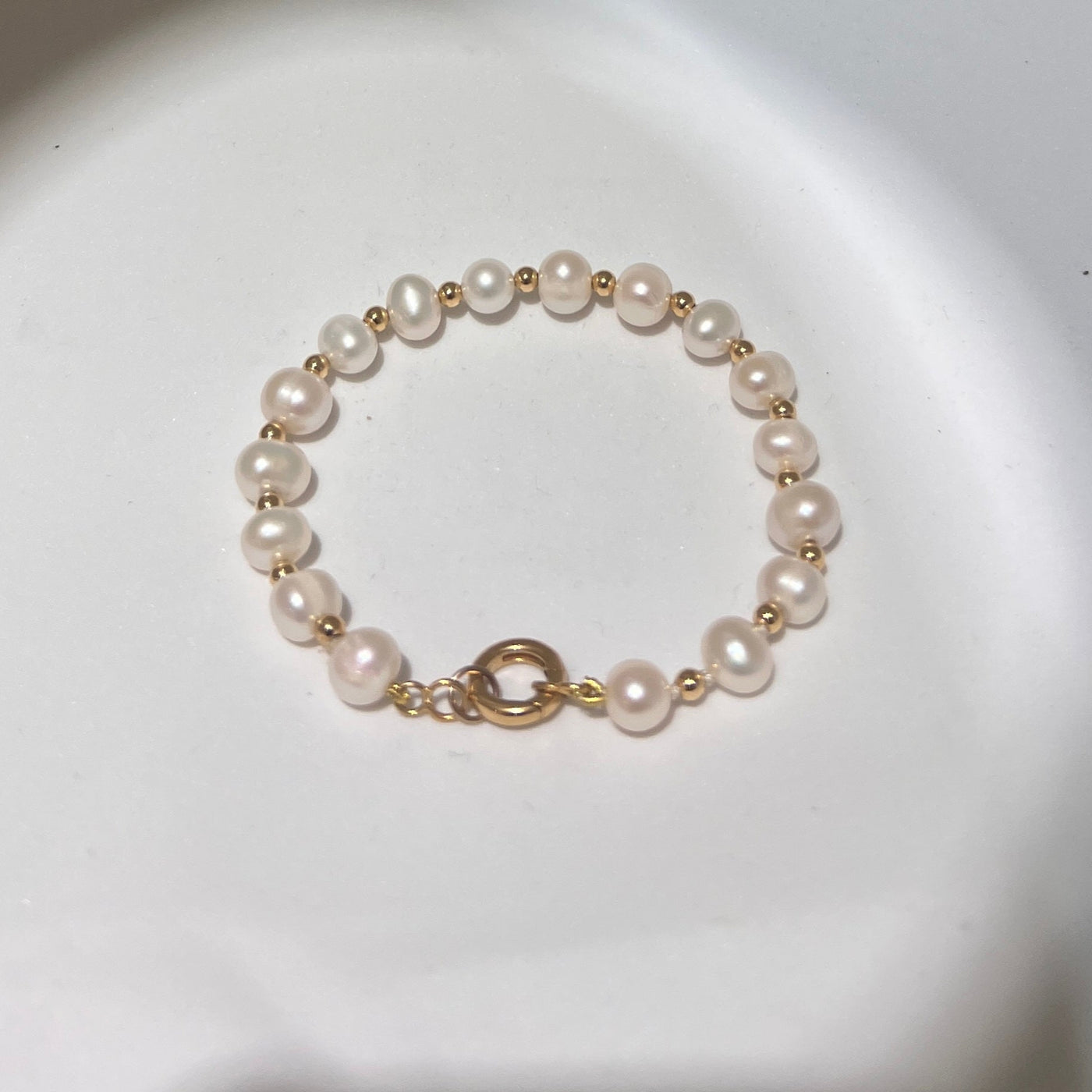 Collier en perles d’eau et Or