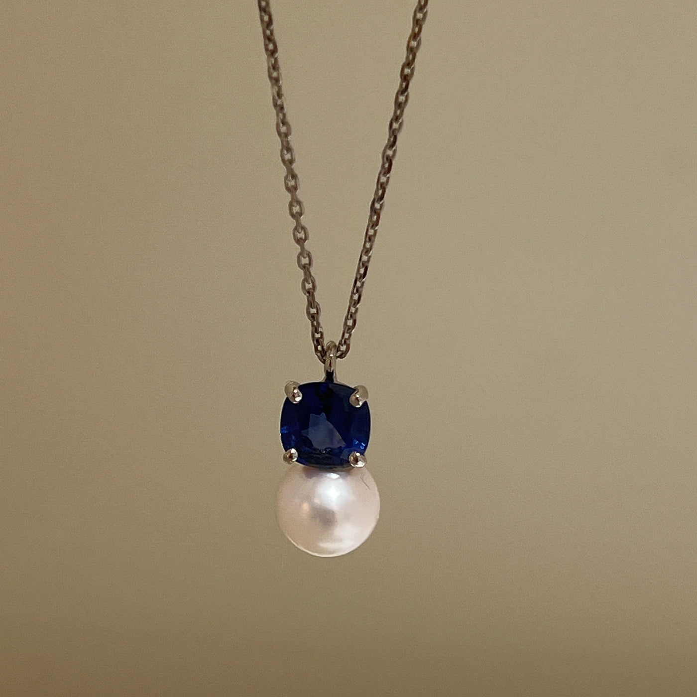 Collier Saphir carré et Perle de Culture