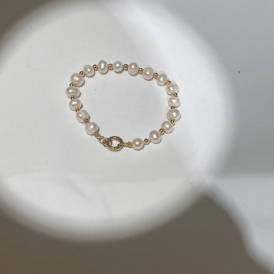 Bracelet en perles d’eau et Or