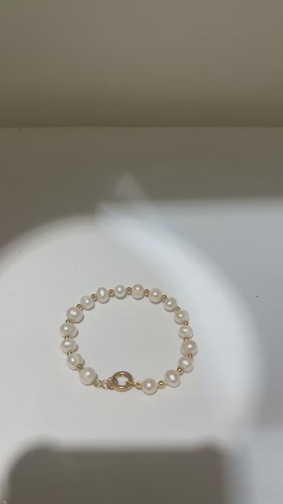 Bracelet en perles d’eau et Or